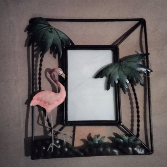 2 BEACHCOMBERS COASTAL LIFE Metal Frames DECOR WITH Tropical Flamingo Palm Trees - Picture 4 of 14